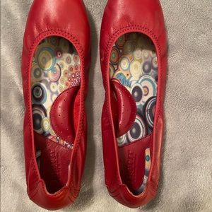 Born flats. Size 10. Rarely worn. Great condition!